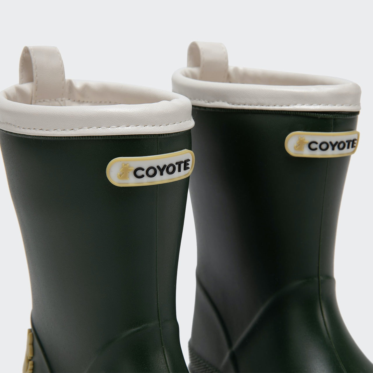 Bota de agua verde militar ribete blanco